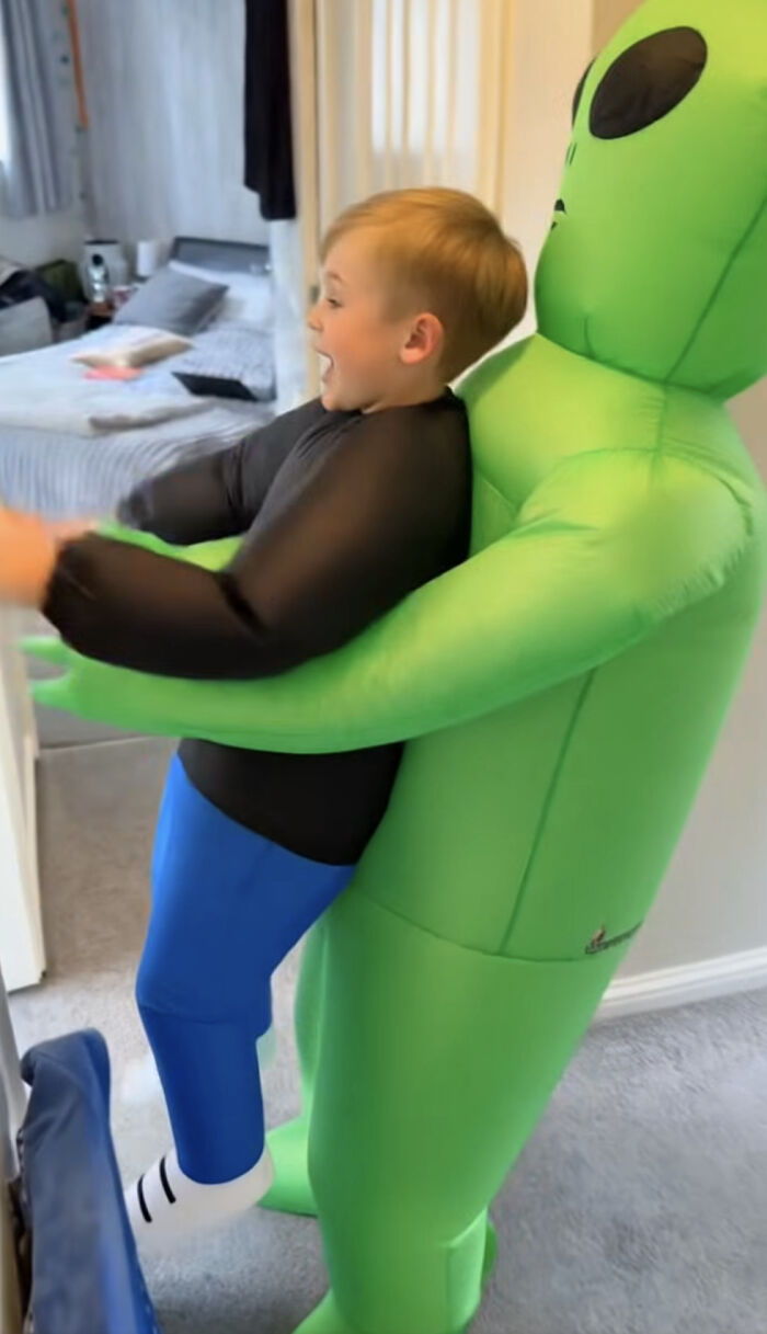 25 Low-Effort Halloween Costumes That Could Still Secure A Win At The Costume Contest