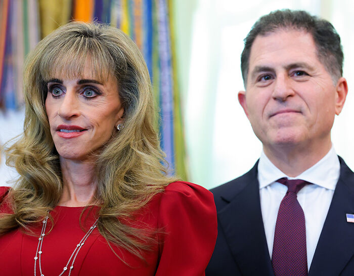 New Ambassador’s Portrait Draws Harsh Comparisons To Susan Dell As People Spot Troubling Pattern: “MAGA Face” New Ambassador’s Portrait Draws Harsh Comparisons To Susan Dell As People Spot Troubling Pattern: “MAGA Face”