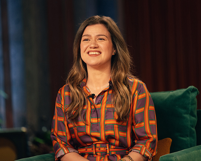 Leaked Security Footage Sheds New Light On Kelly Clarkson’s Feud With Brooklyn Shopkeeper