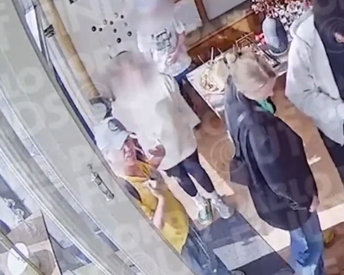 Leaked Security Footage Sheds New Light On Kelly Clarkson’s Feud With Brooklyn Shopkeeper