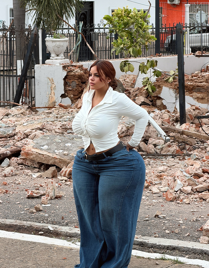 Plus-Size Model Who Gained Fame Because She Couldn’t Fit In Plane Seats Reignites Controversy With Earthquake Photos Plus-Size Model Who Gained Fame Because She Couldn’t Fit In Plane Seats Reignites Controversy With Earthquake Photos