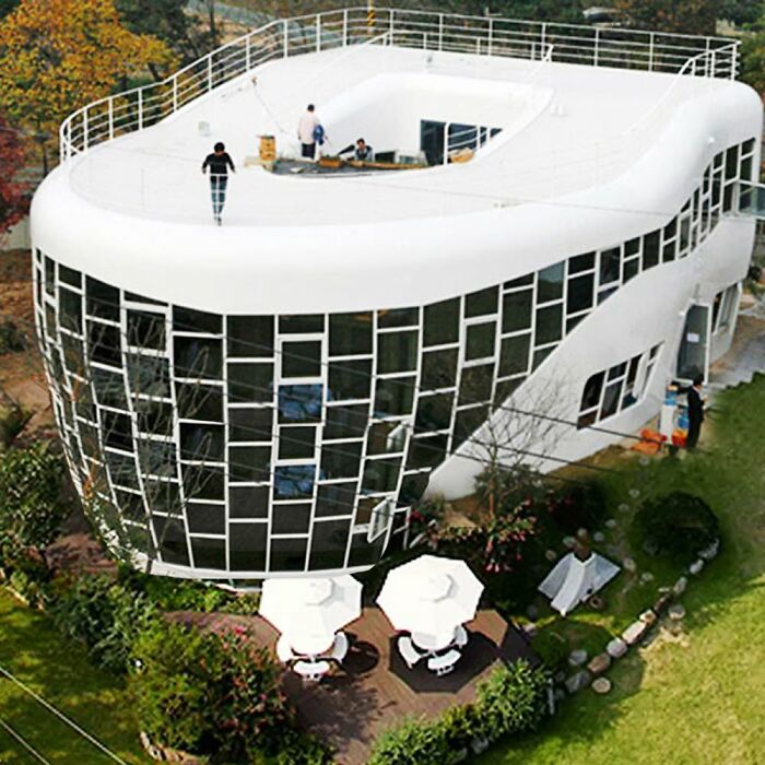 “Looks Almost Alive”: 72 Strange Buildings That Prove Architects Don’t Always Play By The Rules “Looks Almost Alive”: 72 Strange Buildings That Prove Architects Don’t Always Play By The Rules
