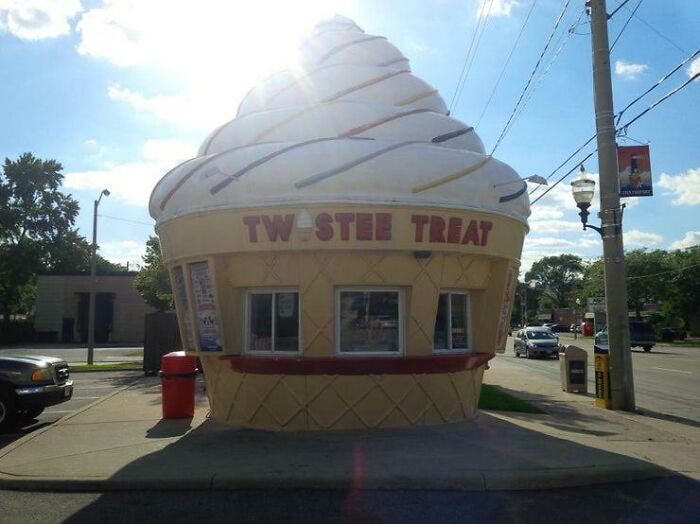 “Looks Almost Alive”: 72 Strange Buildings That Prove Architects Don’t Always Play By The Rules “Looks Almost Alive”: 72 Strange Buildings That Prove Architects Don’t Always Play By The Rules