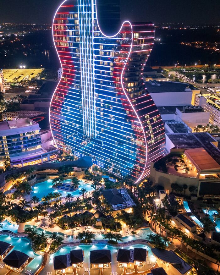 “Looks Almost Alive”: 72 Strange Buildings That Prove Architects Don’t Always Play By The Rules “Looks Almost Alive”: 72 Strange Buildings That Prove Architects Don’t Always Play By The Rules