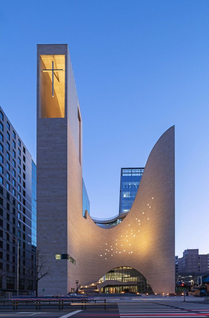 “Looks Almost Alive”: 72 Strange Buildings That Prove Architects Don’t Always Play By The Rules “Looks Almost Alive”: 72 Strange Buildings That Prove Architects Don’t Always Play By The Rules