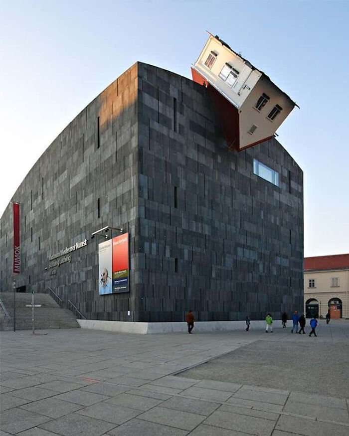 “Looks Almost Alive”: 72 Strange Buildings That Prove Architects Don’t Always Play By The Rules “Looks Almost Alive”: 72 Strange Buildings That Prove Architects Don’t Always Play By The Rules