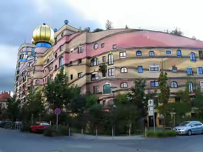 “Looks Almost Alive”: 72 Strange Buildings That Prove Architects Don’t Always Play By The Rules “Looks Almost Alive”: 72 Strange Buildings That Prove Architects Don’t Always Play By The Rules