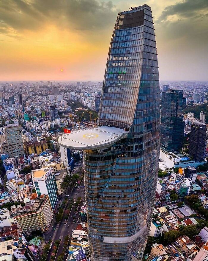 “Looks Almost Alive”: 72 Strange Buildings That Prove Architects Don’t Always Play By The Rules “Looks Almost Alive”: 72 Strange Buildings That Prove Architects Don’t Always Play By The Rules