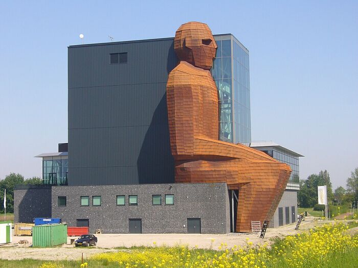 “Looks Almost Alive”: 72 Strange Buildings That Prove Architects Don’t Always Play By The Rules “Looks Almost Alive”: 72 Strange Buildings That Prove Architects Don’t Always Play By The Rules