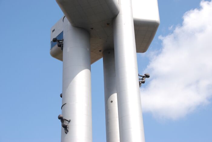 “Looks Almost Alive”: 72 Strange Buildings That Prove Architects Don’t Always Play By The Rules “Looks Almost Alive”: 72 Strange Buildings That Prove Architects Don’t Always Play By The Rules