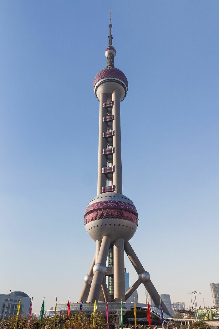 “Looks Almost Alive”: 72 Strange Buildings That Prove Architects Don’t Always Play By The Rules “Looks Almost Alive”: 72 Strange Buildings That Prove Architects Don’t Always Play By The Rules