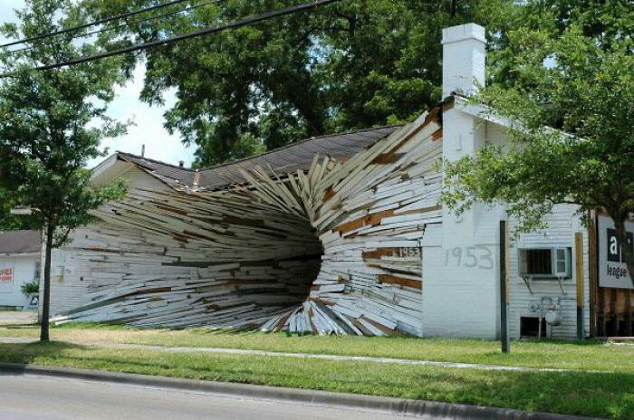 “Looks Almost Alive”: 72 Strange Buildings That Prove Architects Don’t Always Play By The Rules “Looks Almost Alive”: 72 Strange Buildings That Prove Architects Don’t Always Play By The Rules