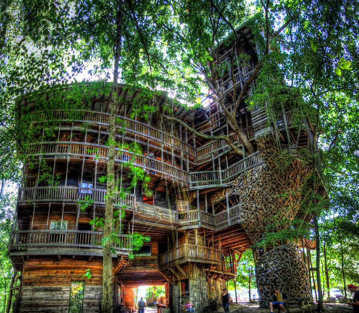 “Looks Almost Alive”: 72 Strange Buildings That Prove Architects Don’t Always Play By The Rules “Looks Almost Alive”: 72 Strange Buildings That Prove Architects Don’t Always Play By The Rules