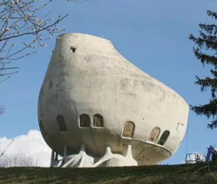 “Looks Almost Alive”: 72 Strange Buildings That Prove Architects Don’t Always Play By The Rules “Looks Almost Alive”: 72 Strange Buildings That Prove Architects Don’t Always Play By The Rules