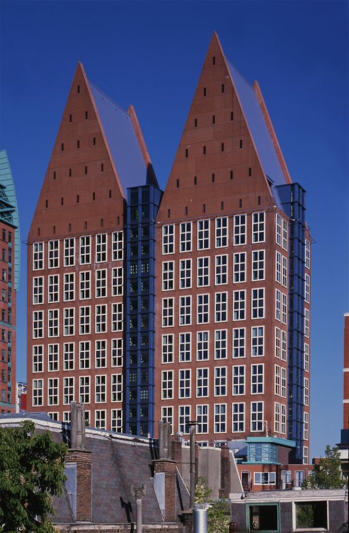 “Looks Almost Alive”: 72 Strange Buildings That Prove Architects Don’t Always Play By The Rules “Looks Almost Alive”: 72 Strange Buildings That Prove Architects Don’t Always Play By The Rules