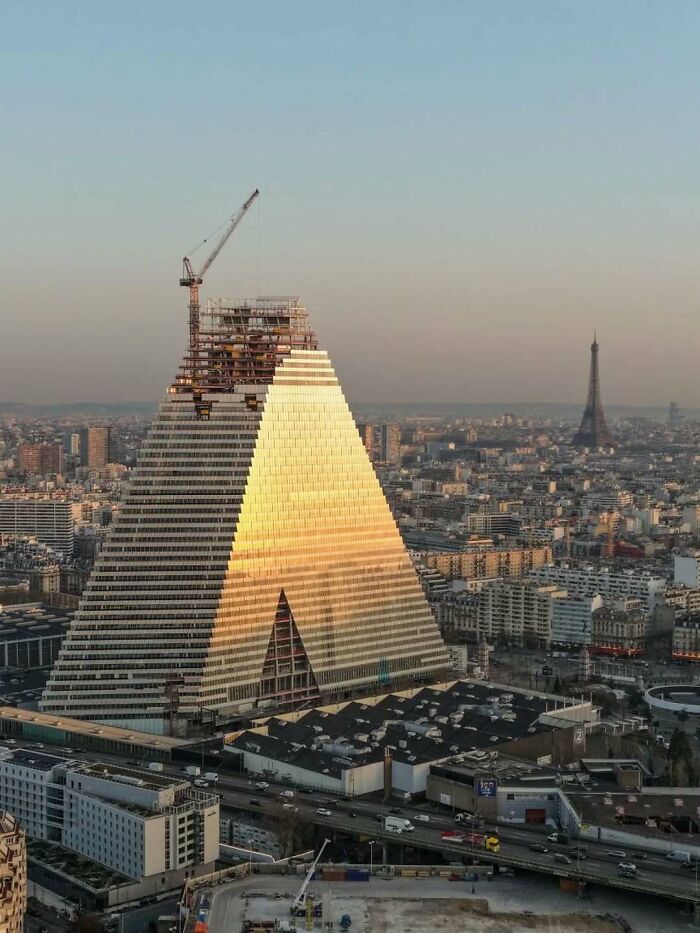 “Looks Almost Alive”: 72 Strange Buildings That Prove Architects Don’t Always Play By The Rules “Looks Almost Alive”: 72 Strange Buildings That Prove Architects Don’t Always Play By The Rules