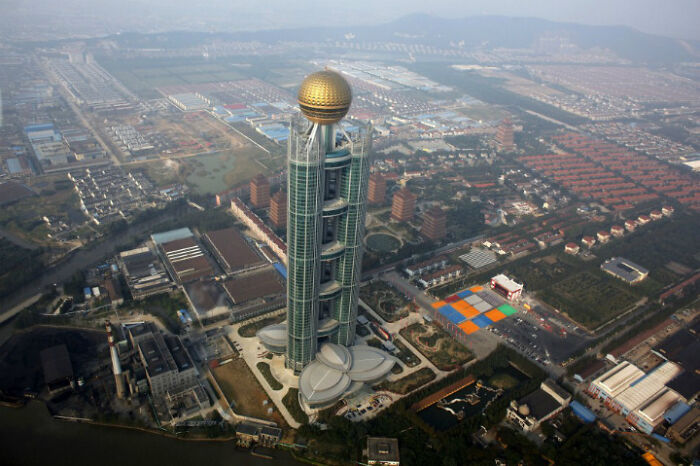 “Looks Almost Alive”: 72 Strange Buildings That Prove Architects Don’t Always Play By The Rules “Looks Almost Alive”: 72 Strange Buildings That Prove Architects Don’t Always Play By The Rules