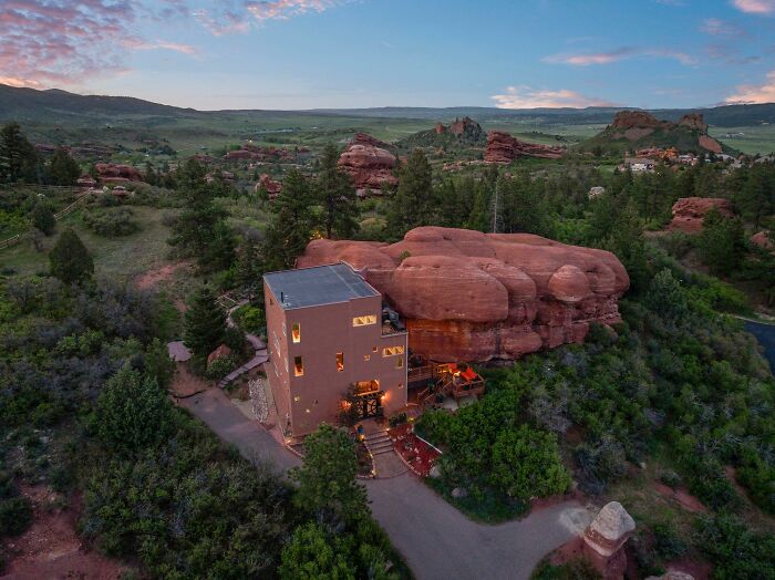 “Looks Almost Alive”: 72 Strange Buildings That Prove Architects Don’t Always Play By The Rules “Looks Almost Alive”: 72 Strange Buildings That Prove Architects Don’t Always Play By The Rules