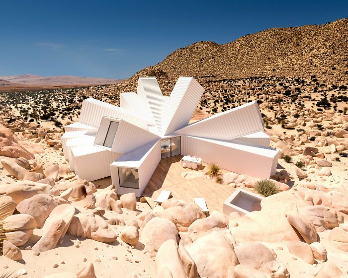 “Looks Almost Alive”: 72 Strange Buildings That Prove Architects Don’t Always Play By The Rules “Looks Almost Alive”: 72 Strange Buildings That Prove Architects Don’t Always Play By The Rules