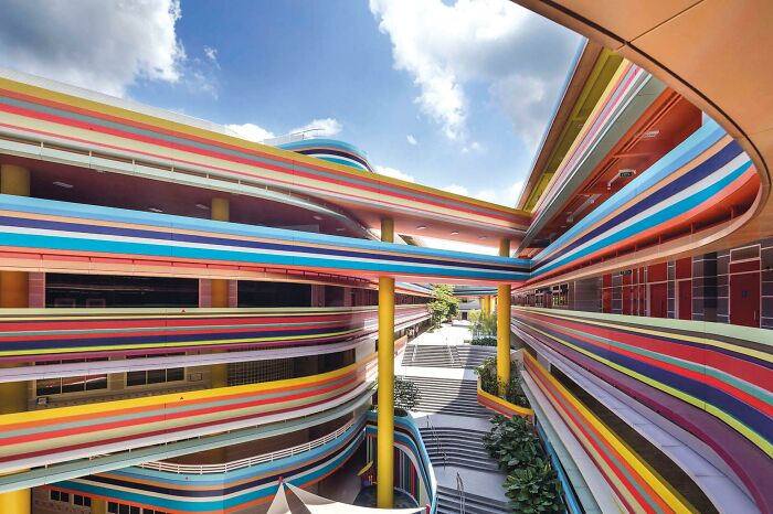 “Looks Almost Alive”: 72 Strange Buildings That Prove Architects Don’t Always Play By The Rules “Looks Almost Alive”: 72 Strange Buildings That Prove Architects Don’t Always Play By The Rules