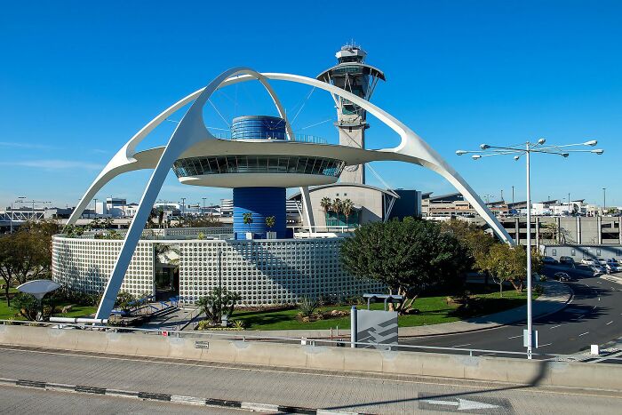 “Looks Almost Alive”: 72 Strange Buildings That Prove Architects Don’t Always Play By The Rules “Looks Almost Alive”: 72 Strange Buildings That Prove Architects Don’t Always Play By The Rules