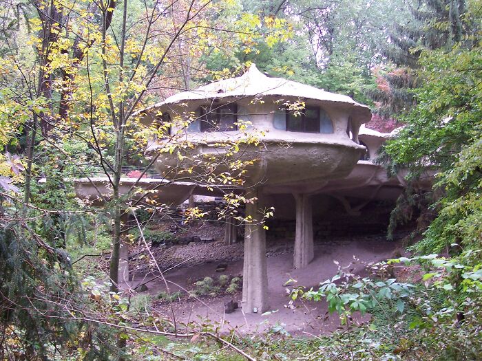 “Looks Almost Alive”: 72 Strange Buildings That Prove Architects Don’t Always Play By The Rules “Looks Almost Alive”: 72 Strange Buildings That Prove Architects Don’t Always Play By The Rules