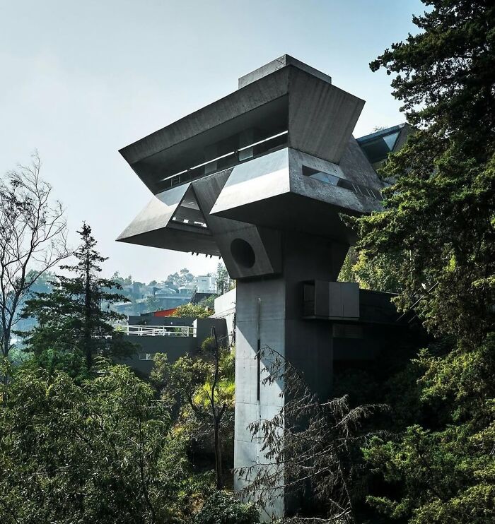 “Looks Almost Alive”: 72 Strange Buildings That Prove Architects Don’t Always Play By The Rules “Looks Almost Alive”: 72 Strange Buildings That Prove Architects Don’t Always Play By The Rules