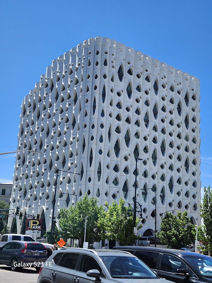 “Looks Almost Alive”: 72 Strange Buildings That Prove Architects Don’t Always Play By The Rules “Looks Almost Alive”: 72 Strange Buildings That Prove Architects Don’t Always Play By The Rules