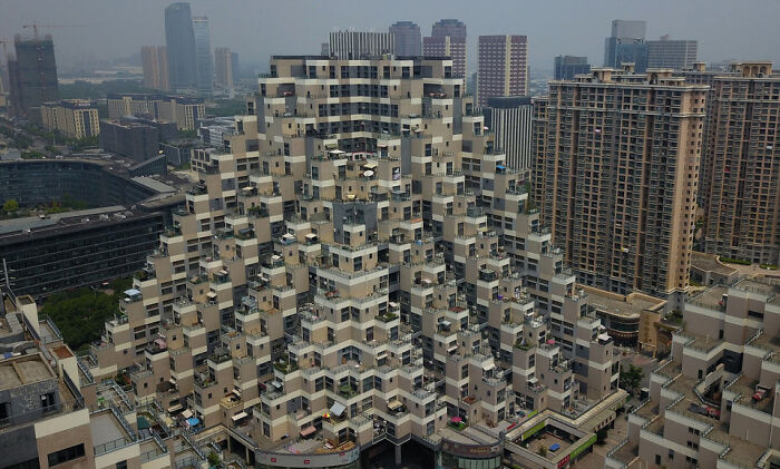 “Looks Almost Alive”: 72 Strange Buildings That Prove Architects Don’t Always Play By The Rules “Looks Almost Alive”: 72 Strange Buildings That Prove Architects Don’t Always Play By The Rules