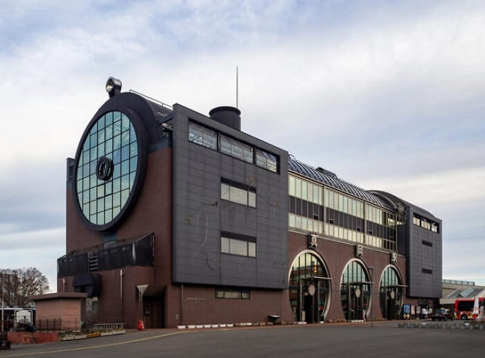 “Looks Almost Alive”: 72 Strange Buildings That Prove Architects Don’t Always Play By The Rules “Looks Almost Alive”: 72 Strange Buildings That Prove Architects Don’t Always Play By The Rules