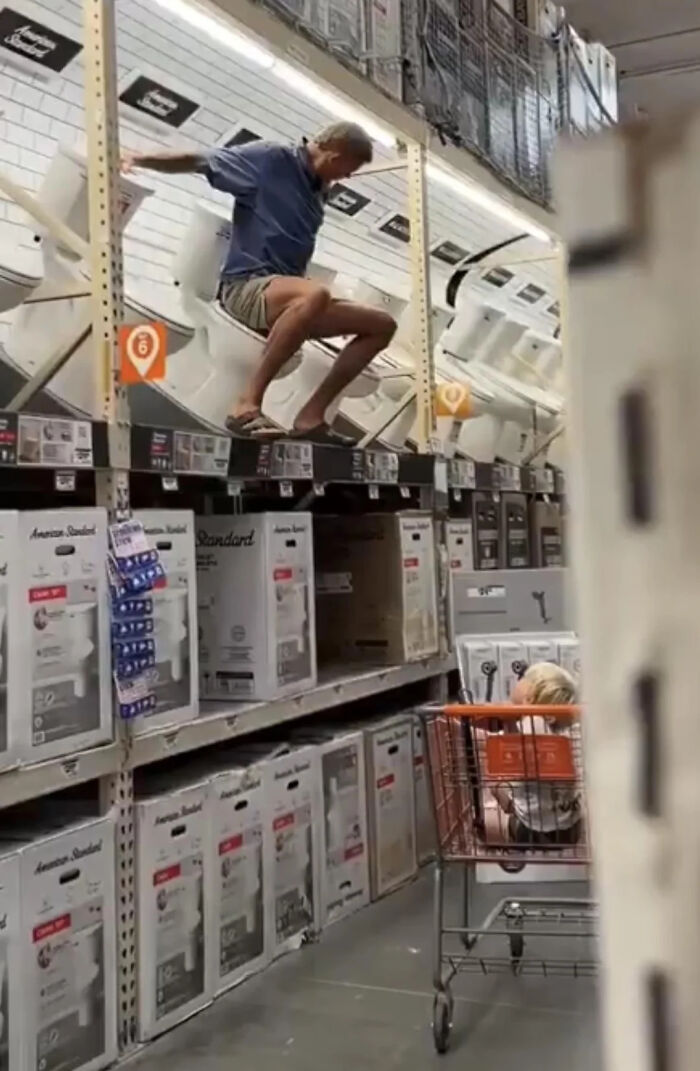 Walmart Is Its Own Little Ecosystem And These 70 Local Residents Are Truly Bizarre Specimens Walmart Is Its Own Little Ecosystem And These 70 Local Residents Are Truly Bizarre Specimens