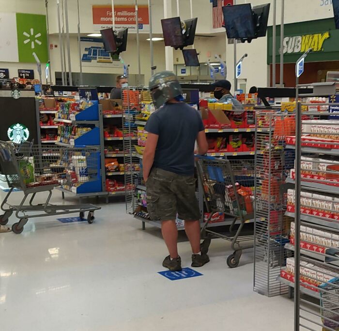 Walmart Is Its Own Little Ecosystem And These 70 Local Residents Are Truly Bizarre Specimens Walmart Is Its Own Little Ecosystem And These 70 Local Residents Are Truly Bizarre Specimens