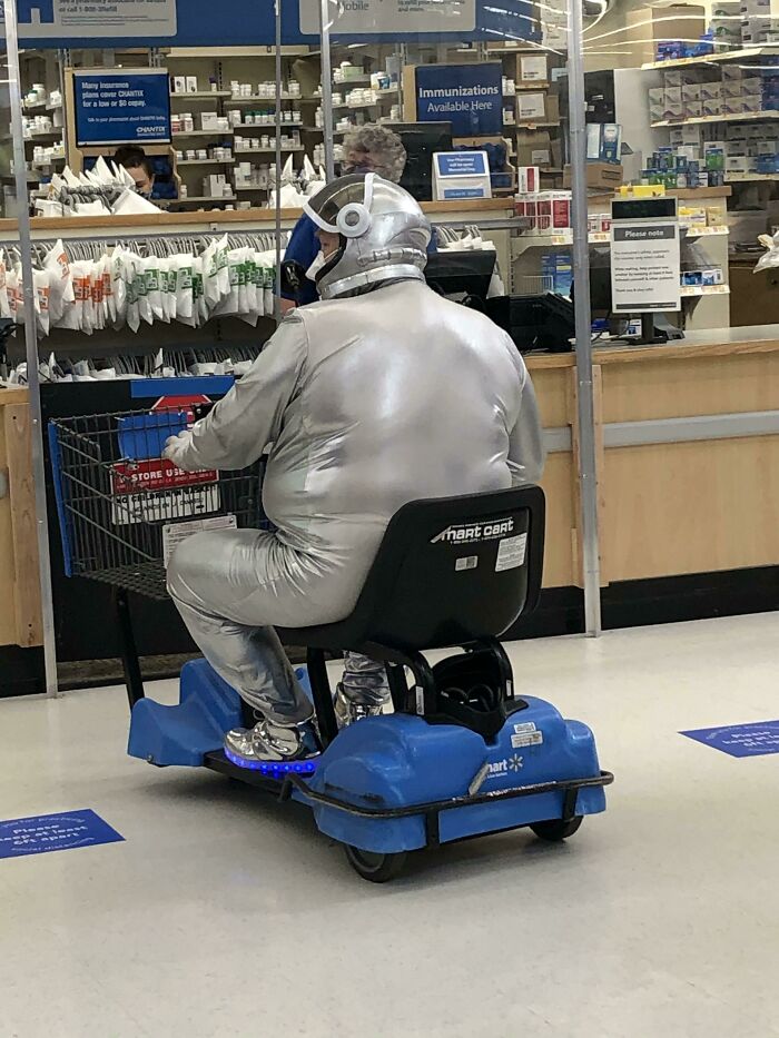 Walmart Is Its Own Little Ecosystem And These 70 Local Residents Are Truly Bizarre Specimens Walmart Is Its Own Little Ecosystem And These 70 Local Residents Are Truly Bizarre Specimens