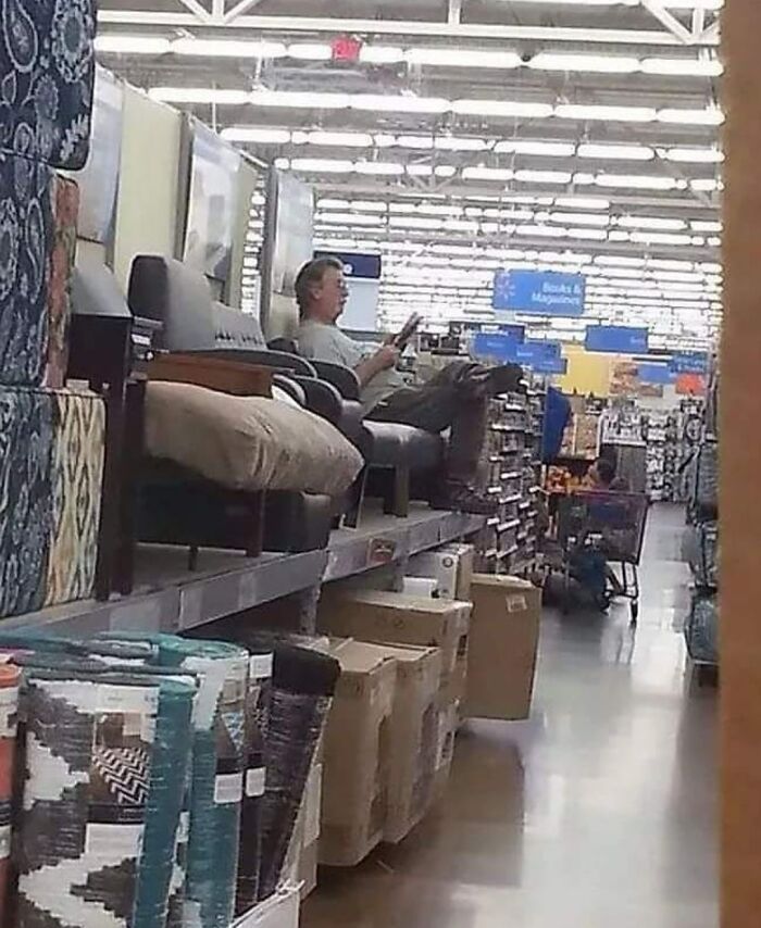 Walmart Is Its Own Little Ecosystem And These 70 Local Residents Are Truly Bizarre Specimens Walmart Is Its Own Little Ecosystem And These 70 Local Residents Are Truly Bizarre Specimens