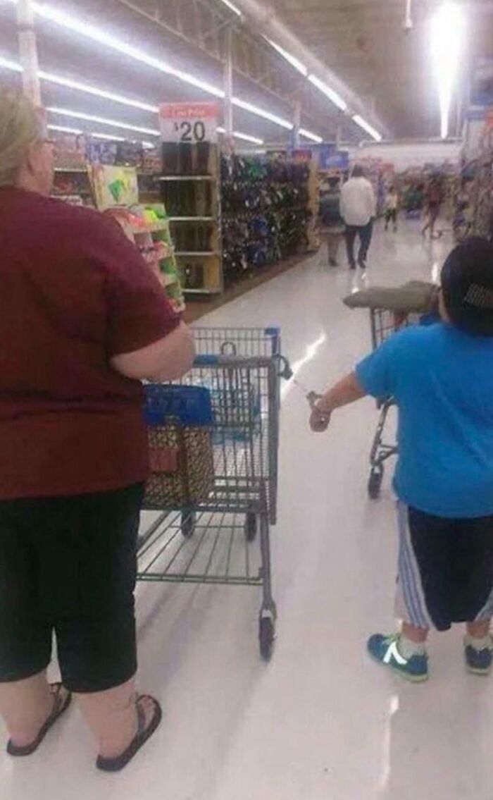 Walmart Is Its Own Little Ecosystem And These 70 Local Residents Are Truly Bizarre Specimens Walmart Is Its Own Little Ecosystem And These 70 Local Residents Are Truly Bizarre Specimens