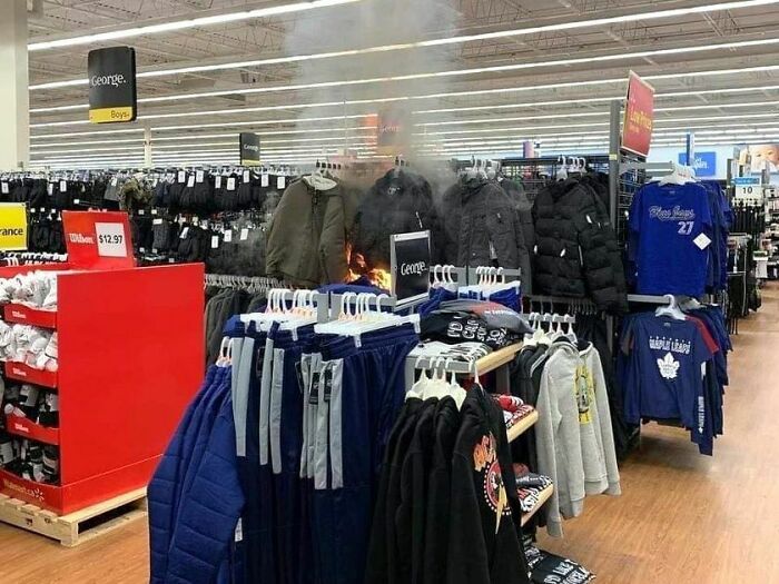 Walmart Is Its Own Little Ecosystem And These 70 Local Residents Are Truly Bizarre Specimens Walmart Is Its Own Little Ecosystem And These 70 Local Residents Are Truly Bizarre Specimens