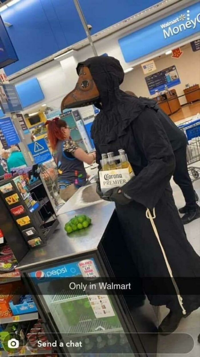 Walmart Is Its Own Little Ecosystem And These 70 Local Residents Are Truly Bizarre Specimens Walmart Is Its Own Little Ecosystem And These 70 Local Residents Are Truly Bizarre Specimens