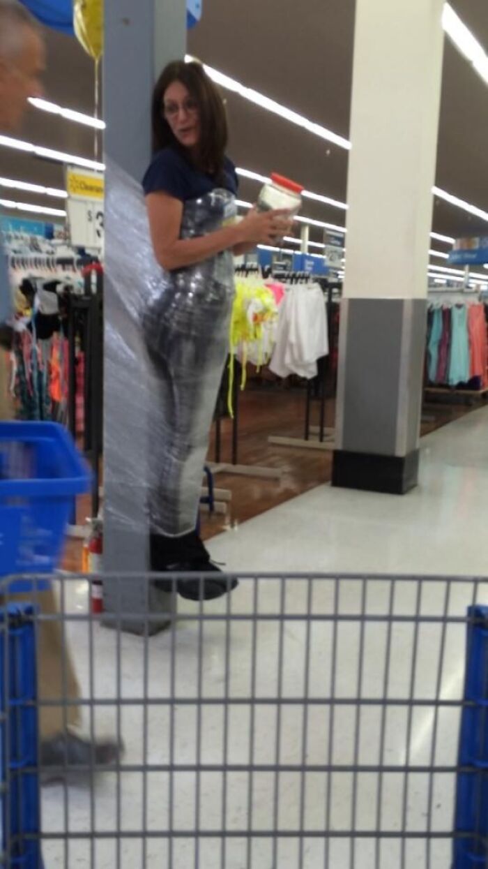 Walmart Is Its Own Little Ecosystem And These 70 Local Residents Are Truly Bizarre Specimens Walmart Is Its Own Little Ecosystem And These 70 Local Residents Are Truly Bizarre Specimens