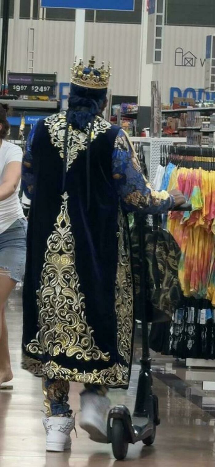 Walmart Is Its Own Little Ecosystem And These 70 Local Residents Are Truly Bizarre Specimens Walmart Is Its Own Little Ecosystem And These 70 Local Residents Are Truly Bizarre Specimens