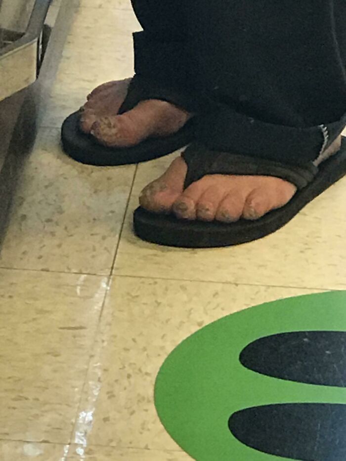 Walmart Is Its Own Little Ecosystem And These 70 Local Residents Are Truly Bizarre Specimens Walmart Is Its Own Little Ecosystem And These 70 Local Residents Are Truly Bizarre Specimens