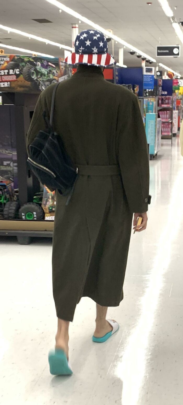 Walmart Is Its Own Little Ecosystem And These 70 Local Residents Are Truly Bizarre Specimens Walmart Is Its Own Little Ecosystem And These 70 Local Residents Are Truly Bizarre Specimens
