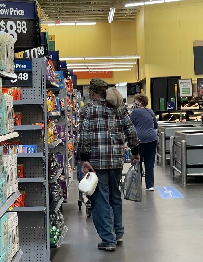 Walmart Is Its Own Little Ecosystem And These 70 Local Residents Are Truly Bizarre Specimens Walmart Is Its Own Little Ecosystem And These 70 Local Residents Are Truly Bizarre Specimens