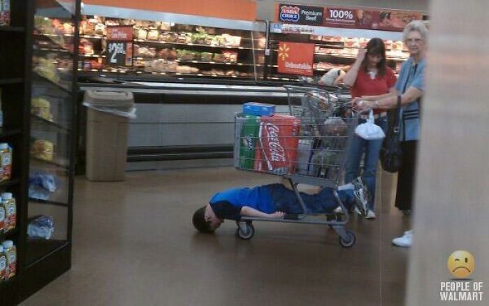 Walmart Is Its Own Little Ecosystem And These 70 Local Residents Are Truly Bizarre Specimens Walmart Is Its Own Little Ecosystem And These 70 Local Residents Are Truly Bizarre Specimens