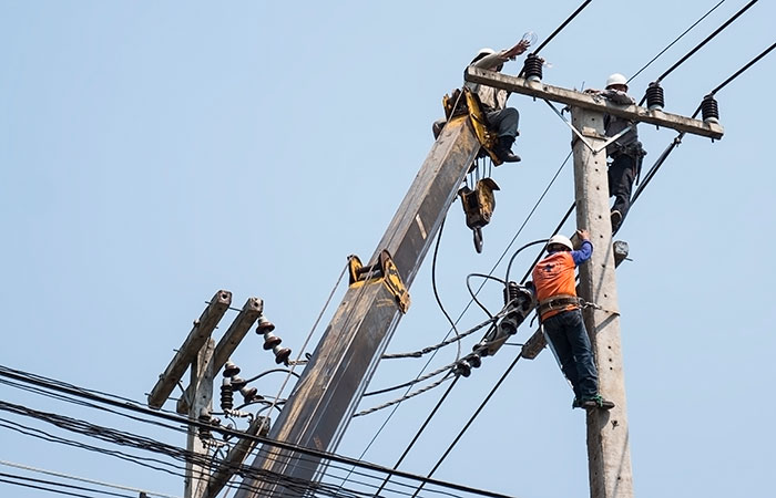 60 Disgusting Or Dangerous Jobs People Can’t Walk Away From Because Of How Well They Pay