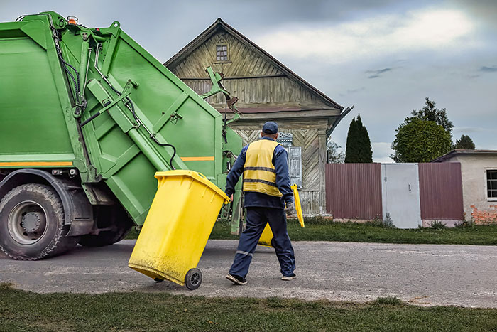 60 Disgusting Or Dangerous Jobs People Can’t Walk Away From Because Of How Well They Pay