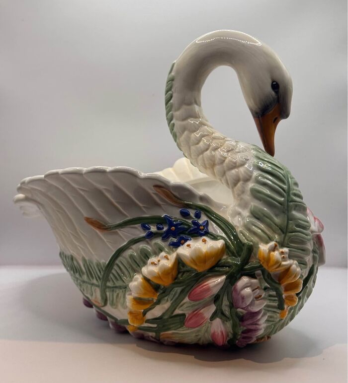 84 Amazing Thrift Store Finds That Might Make Your Inner Grandma Happy