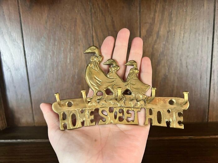 84 Amazing Thrift Store Finds That Might Make Your Inner Grandma Happy