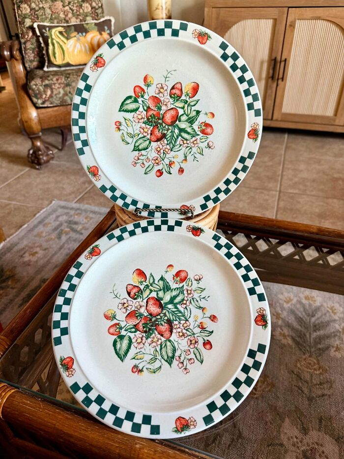 84 Amazing Thrift Store Finds That Might Make Your Inner Grandma Happy