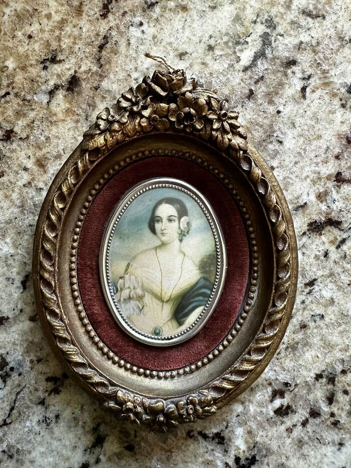 84 Amazing Thrift Store Finds That Might Make Your Inner Grandma Happy