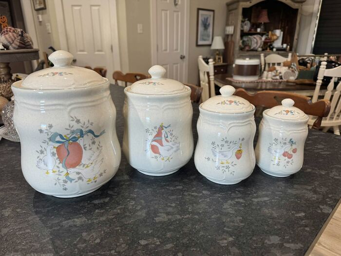 84 Amazing Thrift Store Finds That Might Make Your Inner Grandma Happy
